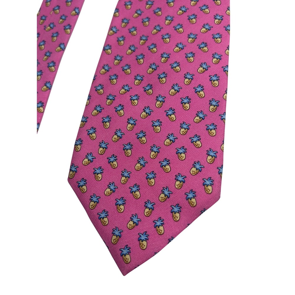 Brooks Brothers Pink Pineapple Print Silk Necktie Made in USA Italian Fabric